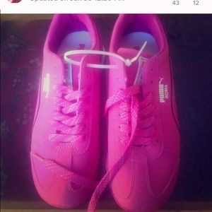 Brand new puma Roma size 7!